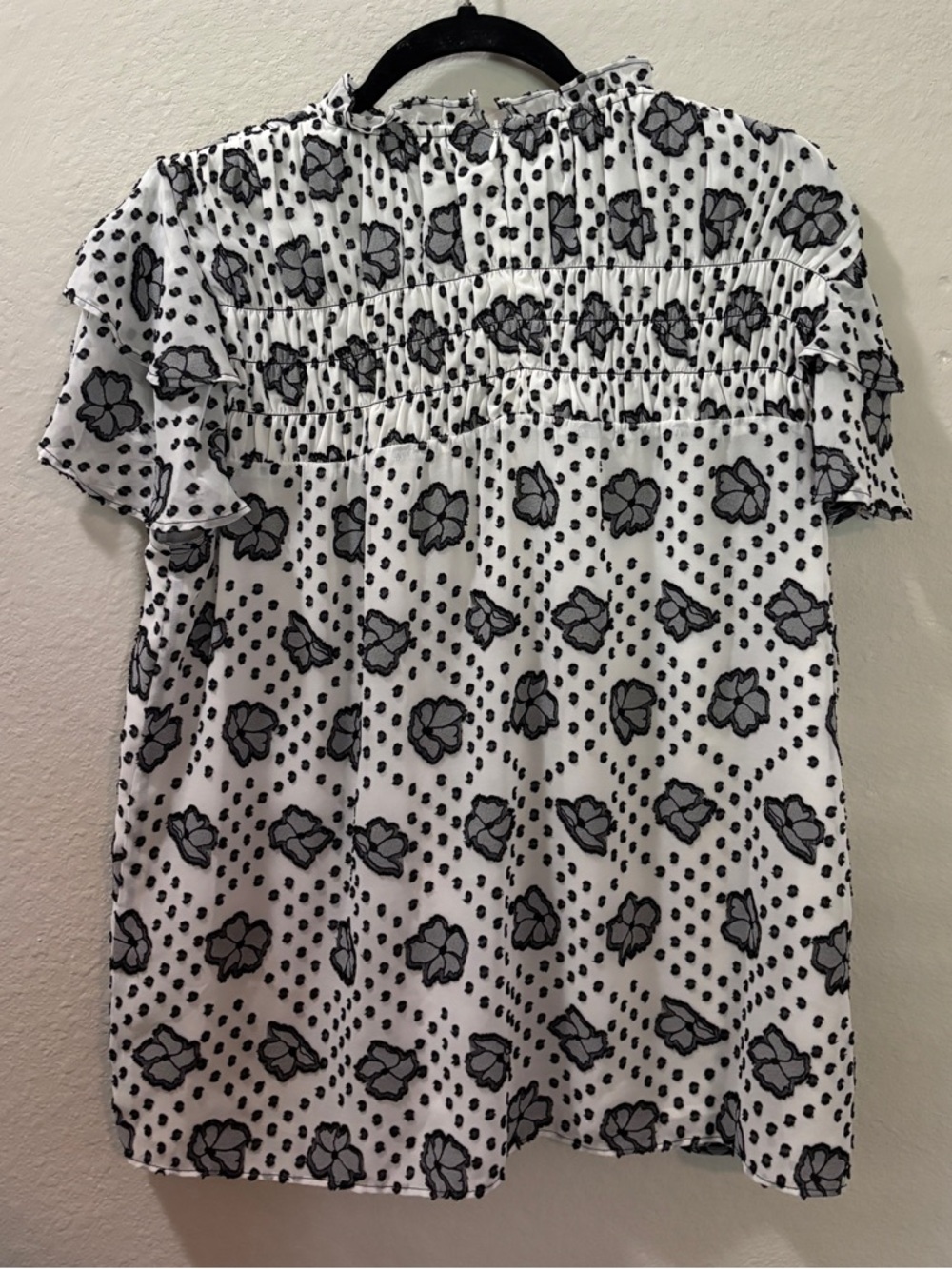 Ann Taylor Floral Black White Textured Polka Dot Ruffle Neck Blouse Size Medium - Picture 2 of 5